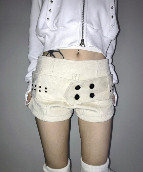 Ritzy(リッツィー)の「ダブルアイレットベルトデザインショートパンツ(その他パンツ・レディース・ブラック/ベージュ・L/M/XL/S)」の5枚目の写真