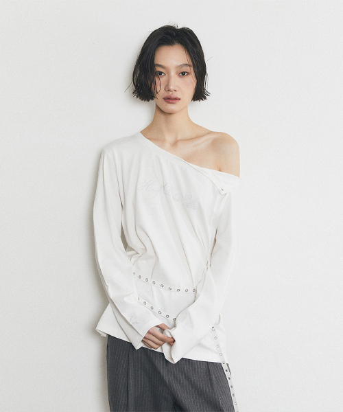 HALF DEVIL US(ハーフデビルアス)の「ロングスリーブショルダーアウトTシャツ_アイボリー(Tシャツ/カットソー・レディース・その他・FREE)」の1枚目の写真