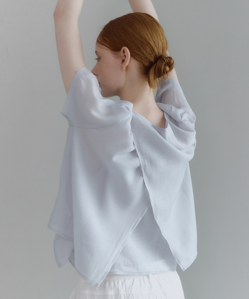 MICANE（ミケーネ）の「ミュエディル バックスリットブラウス-ビスチェセットアップ（シャツ/ブラウス・レディース・ブラック/ライトグレー/クリーム・SMALL/MEDIUM/LARGE/X-LARGE/XX-LARGE）」の9枚目の写真