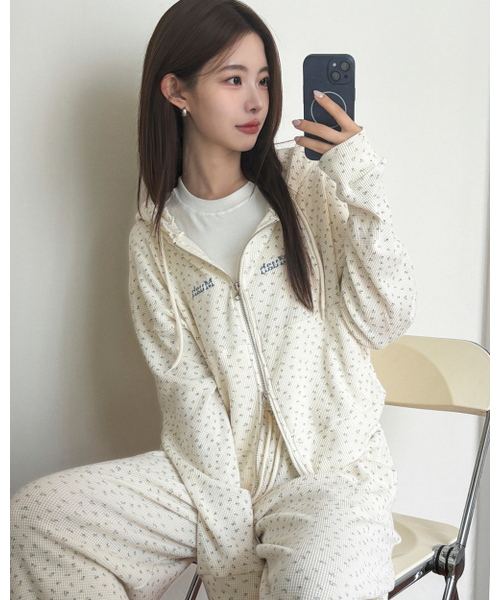 muahmuah（ムーアムーア）の「[SET] ワッフルトレーニングフードジップアップパンツセット [アイボリー]（パーカー・レディース・アイボリー・FREE）」の2枚目の写真