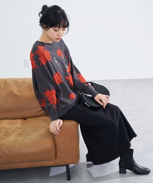 BELLUNA(ベルーナ)の「大人の花柄ジャカードニットプルオーバー(ニット/セーター・レディース・グレー系/チャコール・FREE)」の7枚目の写真