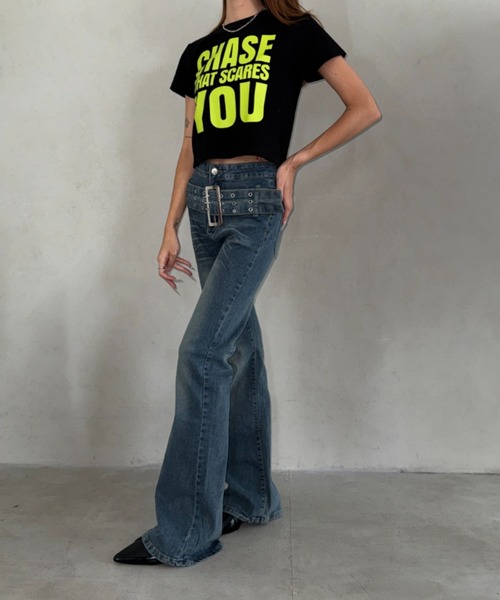 Bamm（バム）の「ワイドベルトデニムフレアパンツ（デニムパンツ・レディース・ブラック/ブルー・M）」の17枚目の写真
