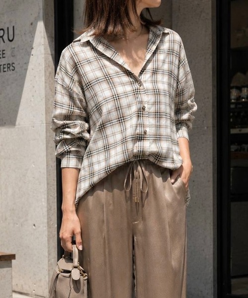Emma Taylor(エマテイラー)の「【秋を感じるチェック柄◎】2wayシアーチェックオーバーシャツ(シャツ/ブラウス・レディース・ライトベージュ/ブラック・FREE)」の5枚目の写真