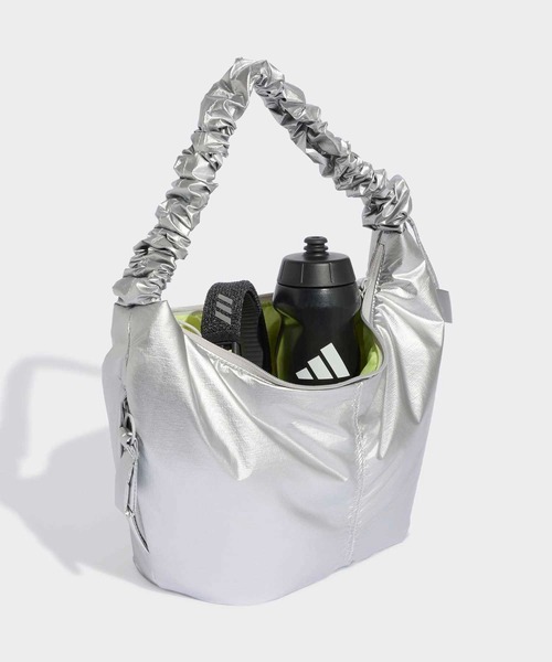 adidas(アディダス)の「ウィメンズ メタリックショルダーバッグ / アディダス adidas(ショルダーバッグ・レディース・シルバー・FREE)」の4枚目の写真