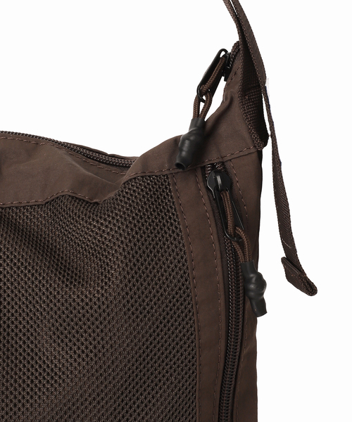Spick & Span(スピックアンドスパン)の「THEATRE PRODUCTS / シアタープロダクツ OBLONG 70(ショルダーバッグ・レディース・ブラウン/ブラック/ホワイト系その他・FREE)」の5枚目の写真