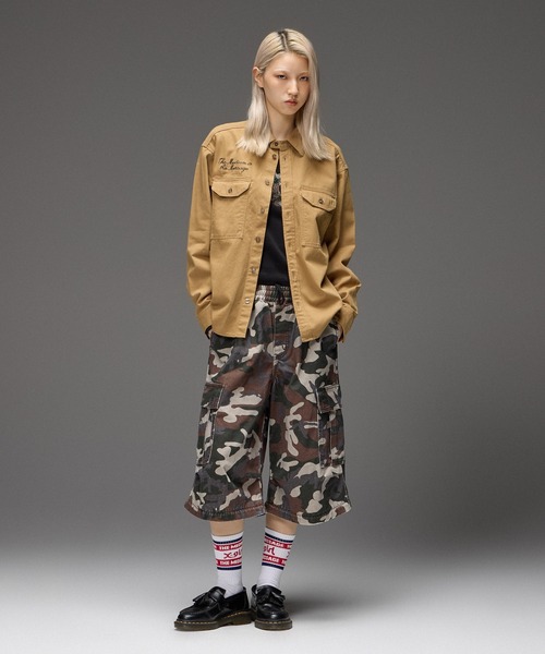 X-girl（エックスガール）の「FACE LABEL WORK L/S SHIRT（シャツ/ブラウス・レディース・ベージュ/ブラック/マルチ・S/M）」の13枚目の写真