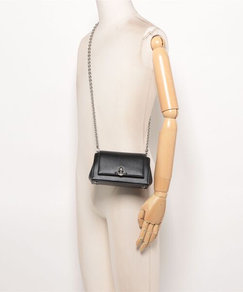 Vivienne Westwood(ヴィヴィアンウエストウッド)の「HAZEL SMALL HANDBAG(ハンドバッグ・レディース・ブラック・FREE)」の6枚目の写真