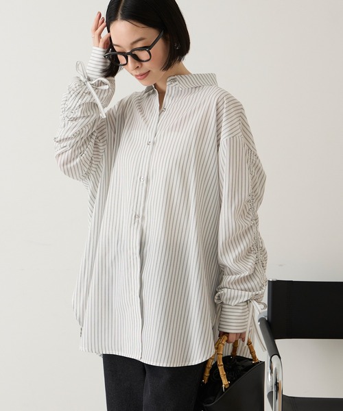 Aunely(オーネリー)の「【Aunely】しわレス 袖ギャザーリボンシャツ<YOSOOIシリーズ>(シャツ/ブラウス・レディース・ブルー系/ベージュ系/ネイビー/ホワイト系/ブラウン系・M/L)」の2枚目の写真