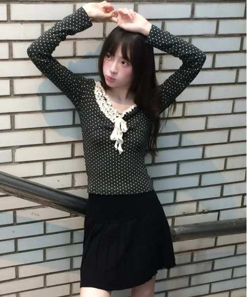 AsheKsha(アシクシャ)の「26AW レース Vネックフリルリボン ドット柄スリム長袖トップス(Tシャツ/カットソー・レディース・ダークグレー・M)」の9枚目の写真