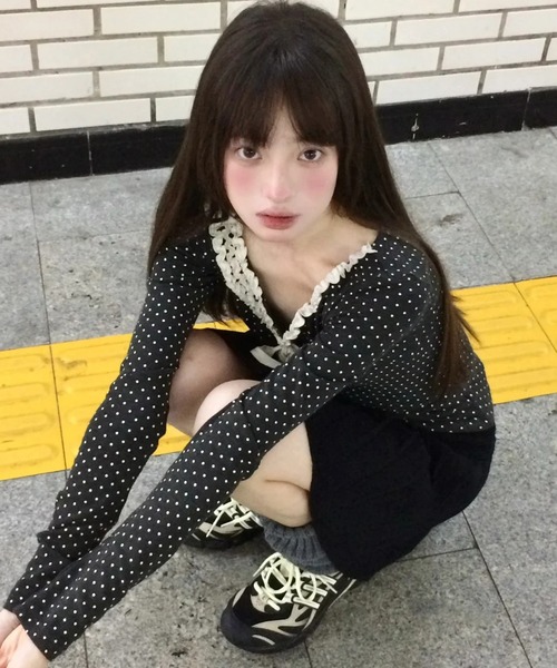 AsheKsha(アシクシャ)の「26AW レース Vネックフリルリボン ドット柄スリム長袖トップス(Tシャツ/カットソー・レディース・ダークグレー・M)」の12枚目の写真