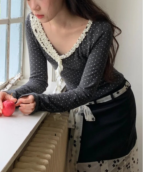AsheKsha(アシクシャ)の「26AW レース Vネックフリルリボン ドット柄スリム長袖トップス(Tシャツ/カットソー・レディース・ダークグレー・M)」の15枚目の写真