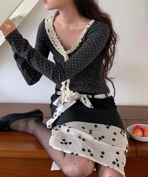 AsheKsha(アシクシャ)の「26AW レース Vネックフリルリボン ドット柄スリム長袖トップス(Tシャツ/カットソー・レディース・ダークグレー・M)」の17枚目の写真