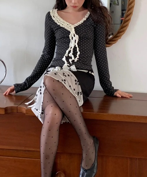 AsheKsha(アシクシャ)の「26AW レース Vネックフリルリボン ドット柄スリム長袖トップス(Tシャツ/カットソー・レディース・ダークグレー・M)」の18枚目の写真