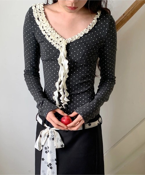 AsheKsha(アシクシャ)の「26AW レース Vネックフリルリボン ドット柄スリム長袖トップス(Tシャツ/カットソー・レディース・ダークグレー・M)」の21枚目の写真