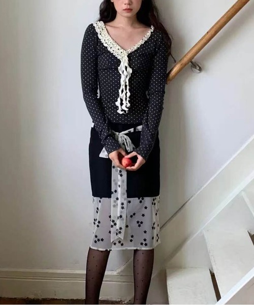 AsheKsha(アシクシャ)の「26AW レース Vネックフリルリボン ドット柄スリム長袖トップス(Tシャツ/カットソー・レディース・ダークグレー・M)」の22枚目の写真