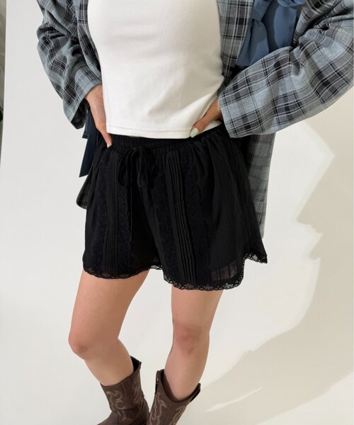 w closet(ダブルクローゼット)の「コットンレースショートパンツ(その他パンツ・レディース・ブラック/オフホワイト・FREE)」の2枚目の写真