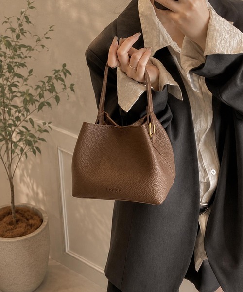 TONE SELECT GOODS(トーンセレクトグッズ)の「LESRIRE/ シボレザー風2WAYショルダーバッグ L9389(ショルダーバッグ・レディース・ホワイト/ベージュ/ブラック/ブラウン・FREE)」の3枚目の写真