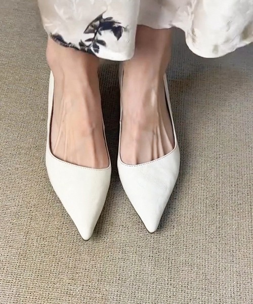 Forcement(フォースメント)の「上品PUレザーパンプス(パンプス・レディース・ホワイト/ブラック・24.5cm/24cm/23.5cm/23cm)」の7枚目の写真