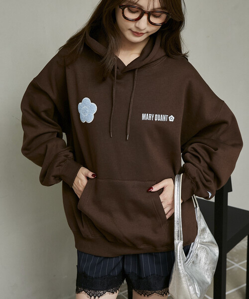 MARY QUANT(マリークワント)の「MARY QUANT × PUBLUX/マリークワント <ユニセックス>別注 裏起毛 フーディー ロゴ スウェット(パーカー) 限定展開(パーカー・メンズ・サックスブルー/ブラウン/ブラック/グレー・MEDIUM/SMALL/LARGE)」の13枚目の写真