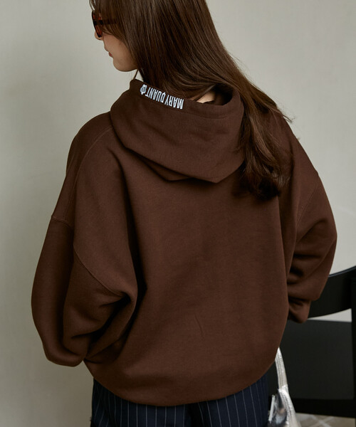 MARY QUANT(マリークワント)の「MARY QUANT × PUBLUX/マリークワント <ユニセックス>別注 裏起毛 フーディー ロゴ スウェット(パーカー) 限定展開(パーカー・メンズ・サックスブルー/ブラウン/ブラック/グレー・MEDIUM/SMALL/LARGE)」の14枚目の写真