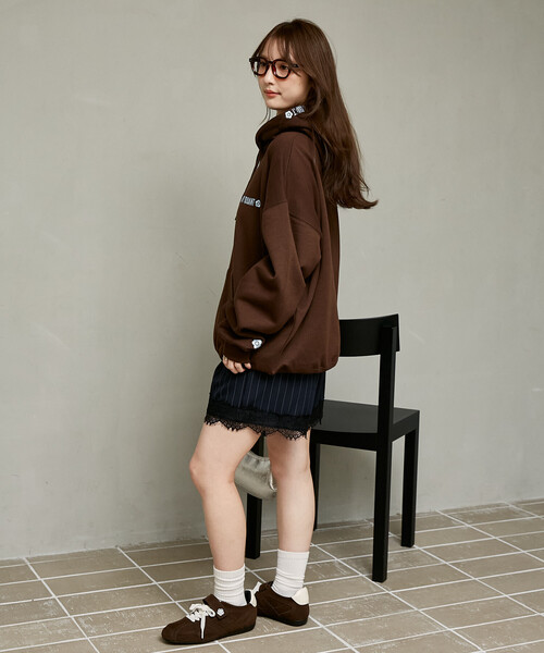MARY QUANT(マリークワント)の「MARY QUANT × PUBLUX/マリークワント <ユニセックス>別注 裏起毛 フーディー ロゴ スウェット(パーカー) 限定展開(パーカー・メンズ・サックスブルー/ブラウン/ブラック/グレー・MEDIUM/SMALL/LARGE)」の17枚目の写真