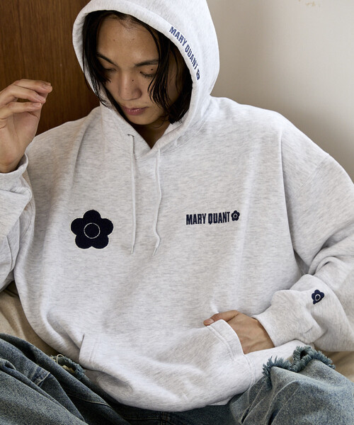 MARY QUANT(マリークワント)の「MARY QUANT × PUBLUX/マリークワント <ユニセックス>別注 裏起毛 フーディー ロゴ スウェット(パーカー) 限定展開(パーカー・メンズ・サックスブルー/ブラウン/ブラック/グレー・MEDIUM/SMALL/LARGE)」の21枚目の写真