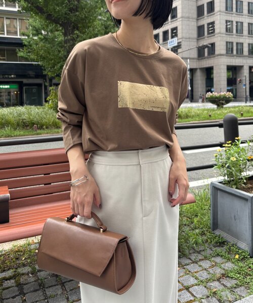 Jena espace merveilleux(ジェナ エスパスメルヴェイユ)の「箔プリントカットソー(Tシャツ/カットソー・レディース・オフホワイト/オレンジ/カーキ・FREE)」の3枚目の写真
