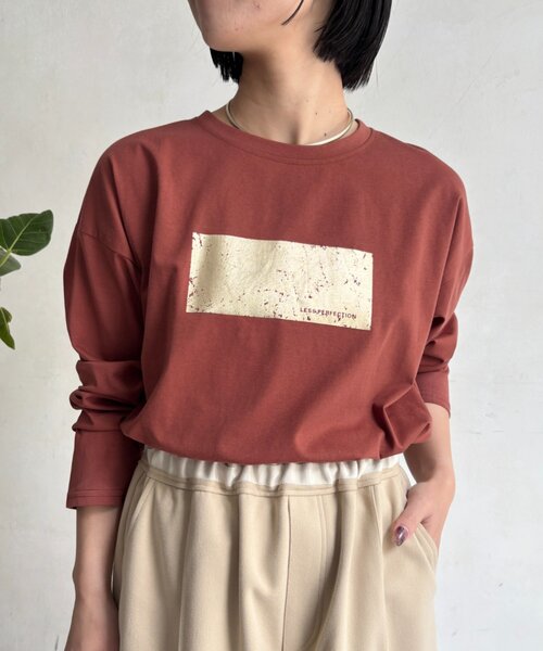 Jena espace merveilleux(ジェナ エスパスメルヴェイユ)の「箔プリントカットソー(Tシャツ/カットソー・レディース・オフホワイト/オレンジ/カーキ・FREE)」の1枚目の写真