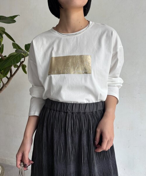 Jena espace merveilleux(ジェナ エスパスメルヴェイユ)の「箔プリントカットソー(Tシャツ/カットソー・レディース・オフホワイト/オレンジ/カーキ・FREE)」の5枚目の写真