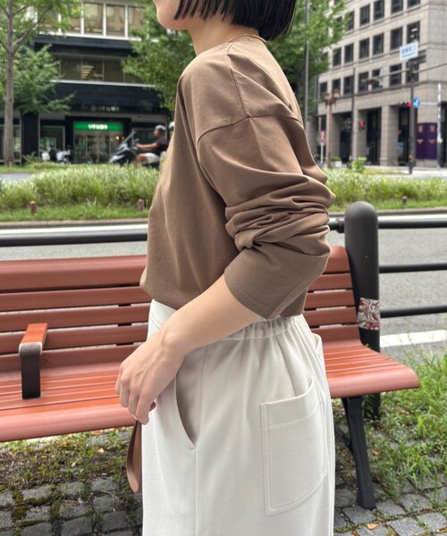 Jena espace merveilleux(ジェナ エスパスメルヴェイユ)の「箔プリントカットソー(Tシャツ/カットソー・レディース・オフホワイト/オレンジ/カーキ・FREE)」の17枚目の写真