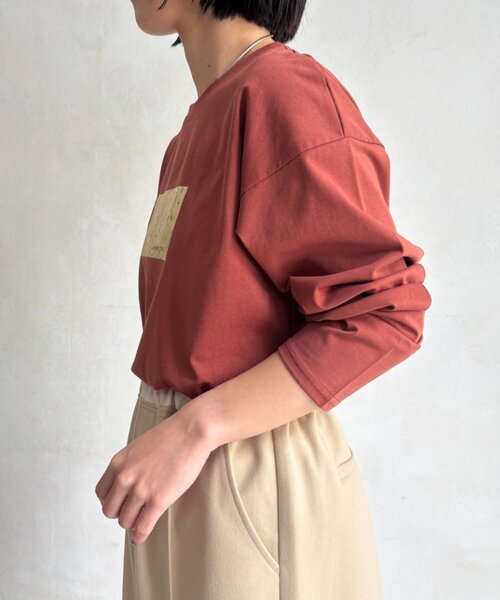 Jena espace merveilleux(ジェナ エスパスメルヴェイユ)の「箔プリントカットソー(Tシャツ/カットソー・レディース・オフホワイト/オレンジ/カーキ・FREE)」の22枚目の写真