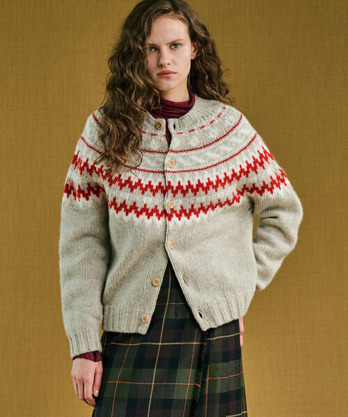 Morris & Sons（モリスアンドサンズ）の「MORRIS & SONS | チャンキーノルディックカーディガン WOMEN（カーディガン/ボレロ・レディース・グレー系その他2/グレー系その他/ホワイト系その他5・F）」の2枚目の写真