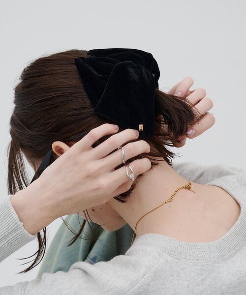 CIAOPANIC TYPY（チャオパニックティピー）の「:lilベロアトライアングルクリップ（バレッタ/ヘアクリップ・レディース・キャメル/ブラック・ONE SIZE）」の3枚目の写真