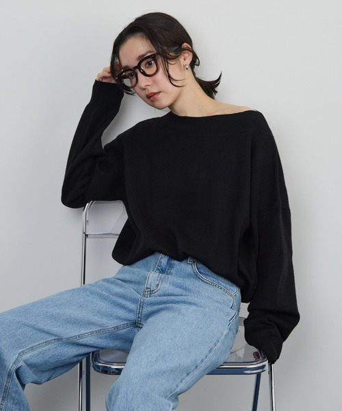 STELLA FISH(ステラフィッシュ)の「ボートネックオフショルニット(ニット/セーター・レディース・オフホワイト/ブラウン/ブラック・FREE)」の3枚目の写真