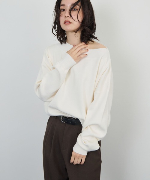 STELLA FISH(ステラフィッシュ)の「ボートネックオフショルニット(ニット/セーター・レディース・オフホワイト/ブラウン/ブラック・FREE)」の4枚目の写真
