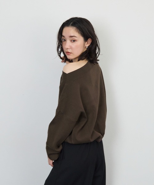 STELLA FISH(ステラフィッシュ)の「ボートネックオフショルニット(ニット/セーター・レディース・オフホワイト/ブラウン/ブラック・FREE)」の22枚目の写真