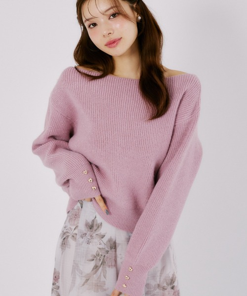 tocco closet(トッコ クローゼット)の「袖口ハート飾り釦セミオフショルラメ入りアンゴラタッチニットプルオーバー(ニット/セーター・レディース・オフホワイト/ブラウン/ピンク・M)」の3枚目の写真