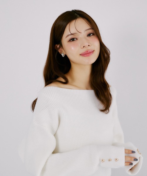tocco closet(トッコ クローゼット)の「袖口ハート飾り釦セミオフショルラメ入りアンゴラタッチニットプルオーバー(ニット/セーター・レディース・オフホワイト/ブラウン/ピンク・M)」の9枚目の写真