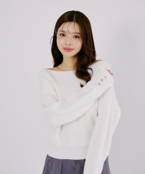tocco closet(トッコ クローゼット)の「袖口ハート飾り釦セミオフショルラメ入りアンゴラタッチニットプルオーバー(ニット/セーター・レディース・オフホワイト/ブラウン/ピンク・M)」の6枚目の写真