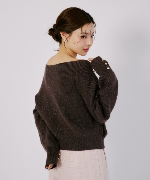 tocco closet(トッコ クローゼット)の「袖口ハート飾り釦セミオフショルラメ入りアンゴラタッチニットプルオーバー(ニット/セーター・レディース・オフホワイト/ブラウン/ピンク・M)」の18枚目の写真