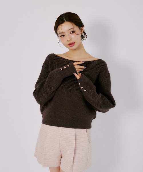 tocco closet(トッコ クローゼット)の「袖口ハート飾り釦セミオフショルラメ入りアンゴラタッチニットプルオーバー(ニット/セーター・レディース・オフホワイト/ブラウン/ピンク・M)」の15枚目の写真
