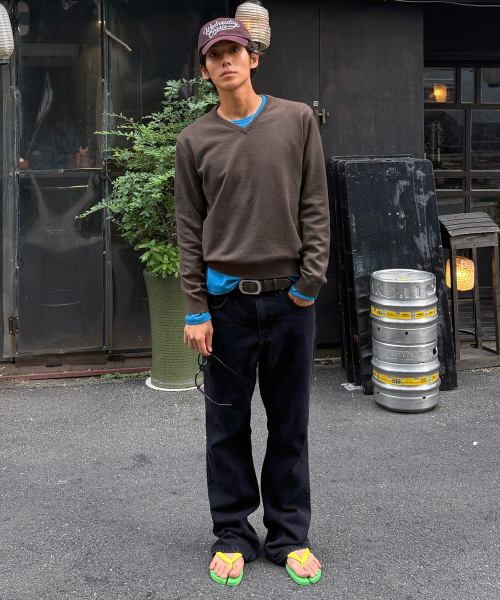 WEDNESDAY OASIS(ウェンズデーオアシス)の「ウォッシャブルソフトVネックニット_KHAKI BROWN(WCB6KN104)(ニット/セーター・メンズ・カーキブラウン・MEDIUM/LARGE)」の2枚目の写真