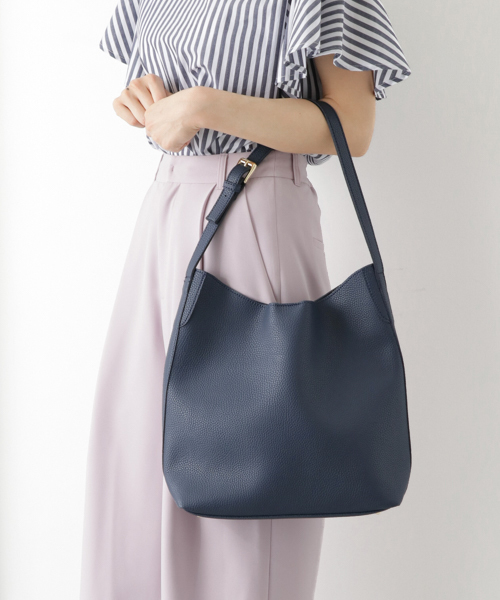 RODE SKO(ロデスコ)の「SISKO IC対応シングルショルダー(ショルダーバッグ・レディース・グレー/ブルー/キャメル/ホワイト/ネイビー・FREE)」の4枚目の写真