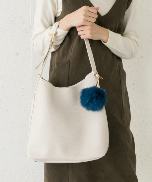 RODE SKO(ロデスコ)の「SISKO IC対応シングルショルダー(ショルダーバッグ・レディース・グレー/ブルー/キャメル/ホワイト/ネイビー・FREE)」の2枚目の写真