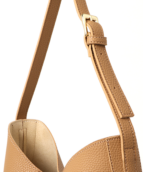 RODE SKO(ロデスコ)の「SISKO IC対応シングルショルダー(ショルダーバッグ・レディース・グレー/ブルー/キャメル/ホワイト/ネイビー・FREE)」の17枚目の写真