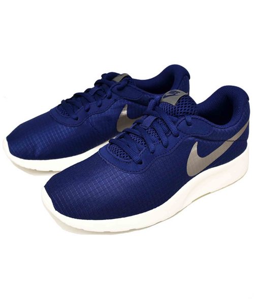 NIKE(ナイキ)の「NIKE ナイキ ウィメンズ タンジュン SE(スニーカー・レディース・ブラック/ピンク/ブルー・23.5/24.5/24/23)」の1枚目の写真