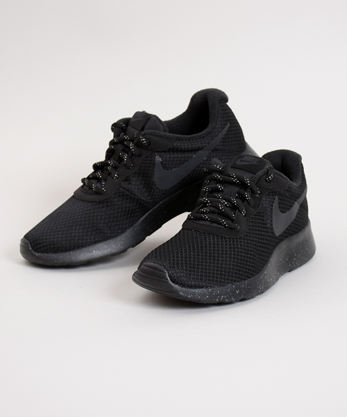 NIKE(ナイキ)の「NIKE ナイキ ウィメンズ タンジュン SE(スニーカー・レディース・ブラック/ピンク/ブルー・23.5/24.5/24/23)」の10枚目の写真