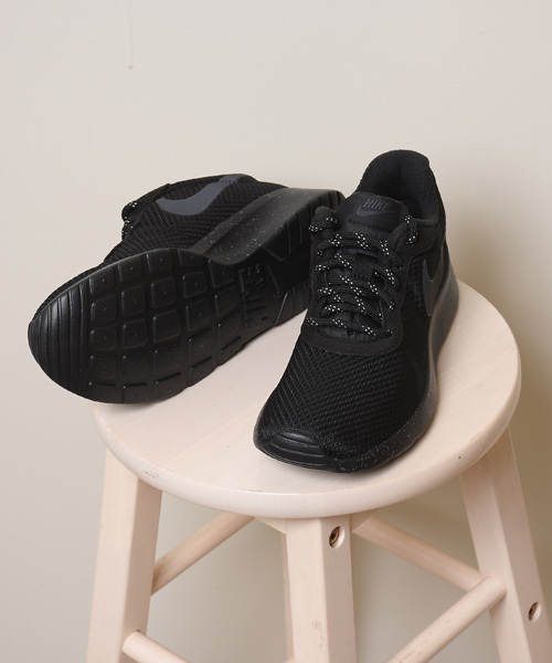 NIKE(ナイキ)の「NIKE ナイキ ウィメンズ タンジュン SE(スニーカー・レディース・ブラック/ピンク/ブルー・23.5/24.5/24/23)」の16枚目の写真