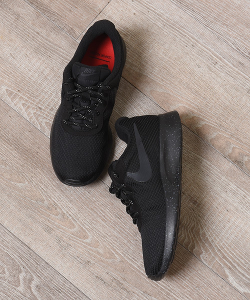 NIKE(ナイキ)の「NIKE ナイキ ウィメンズ タンジュン SE(スニーカー・レディース・ブラック/ピンク/ブルー・23.5/24.5/24/23)」の17枚目の写真