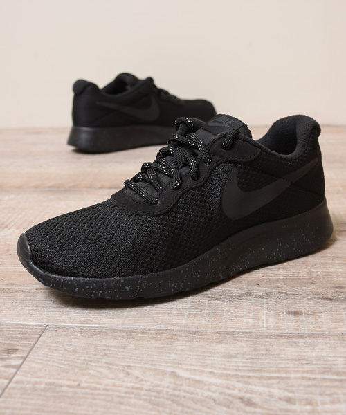 NIKE(ナイキ)の「NIKE ナイキ ウィメンズ タンジュン SE(スニーカー・レディース・ブラック/ピンク/ブルー・23.5/24.5/24/23)」の18枚目の写真